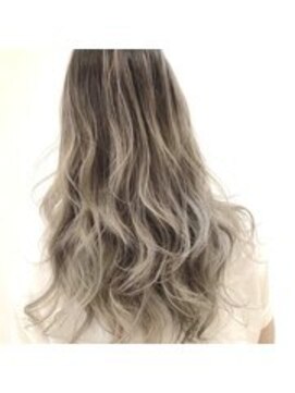 ルエラ 彦根(Luela) #ホワイトグレージュ #バレイヤージュ #シークレットカラー