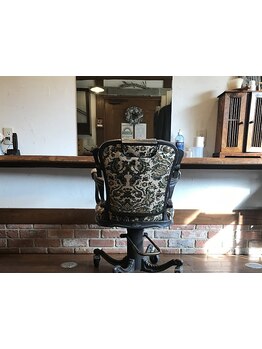 イギリスの雑貨屋のような木のぬくもりと落ち着きのある店内で癒しのサロンtimeを＊駐車場もございます◎