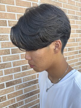 ヒュイル バイ ニアウ(Hwyl by Niau) メンズマッシュセンターパートスパイラルパーマニュアンスパーマ