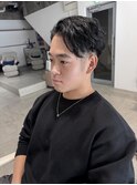 刈り上げ　ツーブロック　センター分け　前下がり
