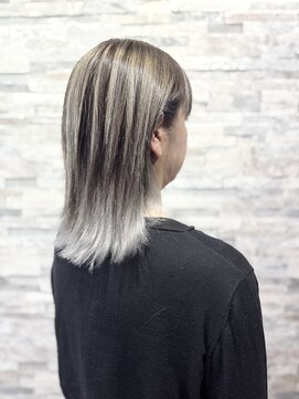 ヴィソップ(V.S.O.P) 50代大人女性の後姿が30代に見られるおしゃれな白髪ぼかし