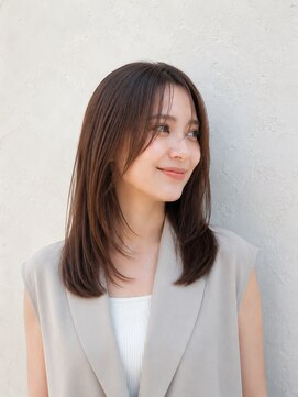 グースカ(guusca) 顔周りレイヤーで垢抜ける◎透明感ミディアムヘア