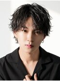 黒髪波巻きツイストスパイラルシャドウセンターパート