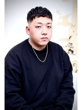 メリケンバーバーショップ コウベ(MERICAN BARBERSHOP KOBE) コンマヘアショートレイヤーかき上げパーマトランクスヘア