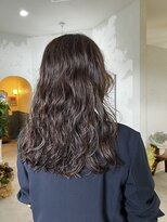 ニュイ(NUIT)&nbsp;ニュアンスロングパーマアッシュカラーレイヤーカット