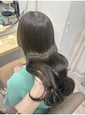 オリーブベージュ