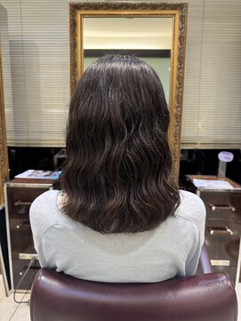 アメリ バイ アピッシュ(Amelie by apish) なみまきパーマミディアムパーマ伸ばしかけパーマデジタルパーマ