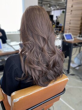 リス バイ ソヨン(Lis by SOYON) ロングレイヤー/グレーベージュ/くすみベージュ/小顔顔周り