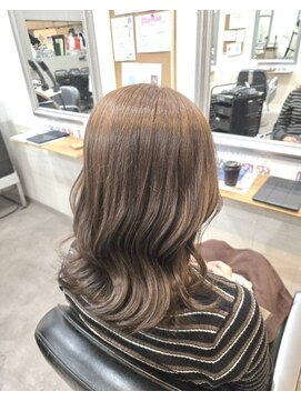 ヘアアンドメイク 心座(hair&make) ミディアムレイヤー × 透明感ブラウンベージュ