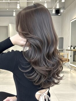 肌を綺麗に魅せる"シークレットハイライト"重ねた分だけ髪のパサつきを改善できるカラーも人気*[新小岩駅]