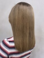 イル(iLu.)&nbsp;アッシュベージュ/切りっぱなしロング