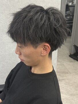 リオールバイニアウ(RE:ALL by Niau) MEN’S HAIR/波巻ツイストスパイラル/フェザーパーマ/新田