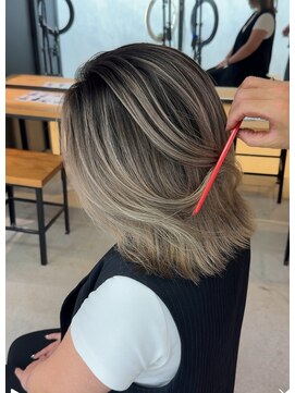 サロウィン 下北沢(SALOWIN) くすみすぎないベージュのシャドールーツ