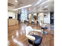 モア 下通店(MORE)の雰囲気（木の温もり感じる上質空間でゆったりくつろげる心地よいひと時）