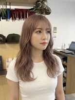 チオ(Chio)&nbsp;大人可愛いミルクティーベージュの艶髪ロング
