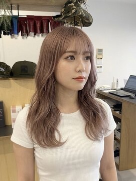 チオ(Chio) 大人可愛いミルクティーベージュの艶髪ロング