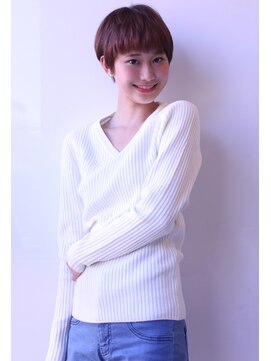 シャカ(SHAKA) 様々な年代の人におすすめ！丸みショート 黒髪ベリーショート