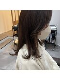 顔まわりレイヤー外ハネスタイル
