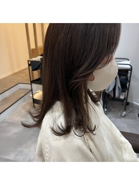 ユニヘアー(uni hair) 顔まわりレイヤー外ハネスタイル