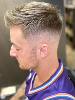 フランクスバーバーザスタンド(Frank’s barber the stand)&nbsp;ミドルスキンフェードアップバング　バーバースタイル