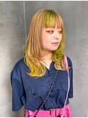 レイヤースタイル　ミディアムウルフ　デザインカラー　黄緑
