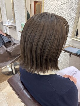 アマレット(Amaretto) 【ミントアッシュ×外はねボブ】