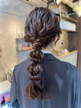 ノエ(Noe) 【フワッと可愛い大人っぽ編み下ろしヘア♪】