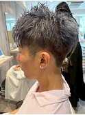 クールなシルバー×キレのあるフェードカットで爽やかさ全開◎
