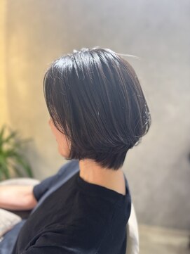 ベノワ(BENOIT) ブローで簡単スタイリングできるショートボブ