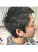 大人メンズ向けブルーブラックカラー×刈り上げカット越谷