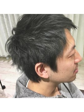 コトナ 越谷店 大人メンズ向けブルーブラックカラー×刈り上げカット越谷