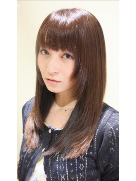 ファミーユ・デ・グラシュ(Famille des gracieux) 正統派ロングレイヤーにサブバンクで可愛さも。