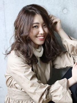 ヘアサロン シロップ(Hair Salon Syrup) [Syrup・山谷慎太郎] 「長め前髪の大人っぽセミディ」