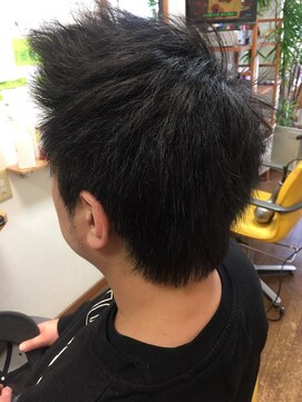 美容室ブロッサム モヒカンベースのショートスタイル