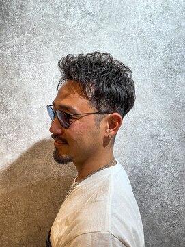 ラルス(Larus) MEN’S HAIR/サーフカール/刈り上げセンターパート/本八幡