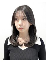 ワン バイ ジエクト(One by The Ect)&nbsp;【レイヤーミディアム】暗髪透け感グレージュシースルーバング