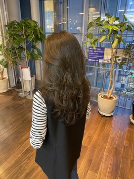 ザック ヴィ(ZACC  vie) レイヤーカット/セミロング/艶カラー/学割U24