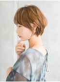 透け感ベージュ×くびれショートボブ
