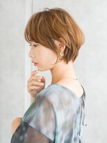 透け感ベージュ×くびれショートボブ
