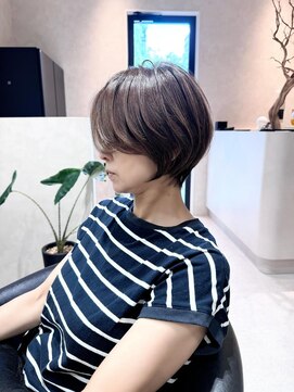 セラ(cella) 50代ショート/白髪ぼかし/白髪ぼかしハイライト【岡村大介】