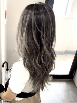 リグ 横浜(Lig.) グレーアッシュバレイヤージュくすみベージュブリーチハイトーン
