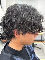 フゥ 宇都宮(FeU)&nbsp;緩め波巻きスパイラルパーマシャドウパーマメンズマッシュウルフ