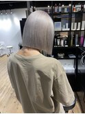 ホワイトベージュ　ハイライト　インナーカラー　デザインカラー