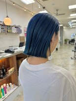 イル 大阪淀屋橋(i'll) 20代30代大人可愛い艶感ブルーグリーン切りっぱなしボブ