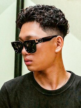 プロショップウェーブ(PRO SHOP WAVE) スペインカール/テーパーフェード/メンズパーマ/フェザーパーマ