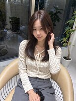 アウ(awe.) 梅田|耳かけで楽しむ内巻きセミロング