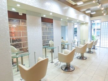 ラグジュアリーサロン グリッター(Luxury salon glitter)の写真/大型サロンが苦手な方も緊張せずリラックス♪洗練された空間でゆったりとした時間をお過ごし下さい―。