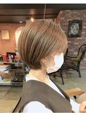 大人可愛い20代30代40代小顔ワンサイドショートボブ丸み前下がり