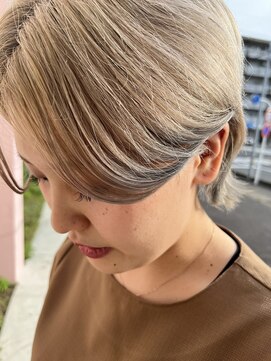 ワークスヘアー(WORKS HAIR) ホワイトシルバー　ペールカラー　裾カラー