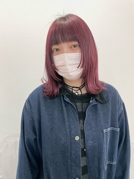 シー(shii..) 《shii../内城》#ステップカット #カシスカラー